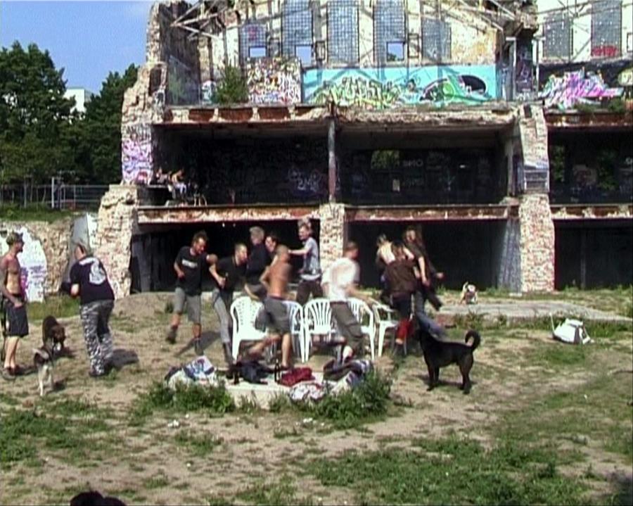 Ulf Aminde, weiter, 2004, 9:17 min., Screenshot Courtesy Galerie Tanja Wagner, Berlin Ulf Aminde, weiter, 2004, 9:17 min., Screenshot Courtesy Galerie Tanja Wagner, Berlin