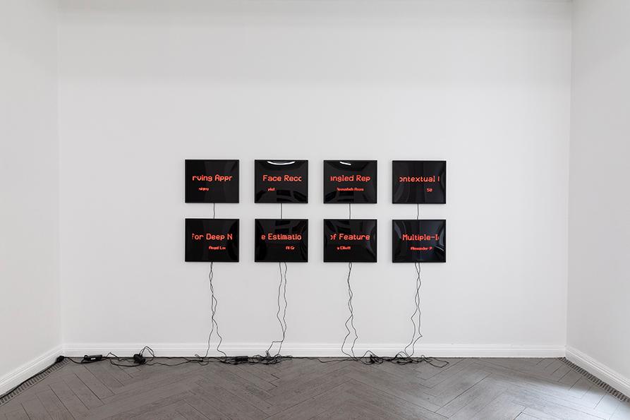 Adam Harvey Face First: Researchers Gone Wild Ausstellungsansicht, 2020 EIGEN + ART Lab Foto: Eike Walkenhorst courtesy der Künstler und EIGEN + ART Lab