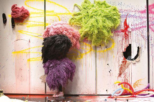 Miet Warlop, Mystery Magnet Foto: Reinout Hiel * im Rahmen der aktuellen Berichterstattung zur Berlin Art Week 2017 Miet Warlop, Mystery Magnet Foto: Reinout Hiel * im Rahmen der aktuellen Berichterstattung zur Berlin Art Week 2017
