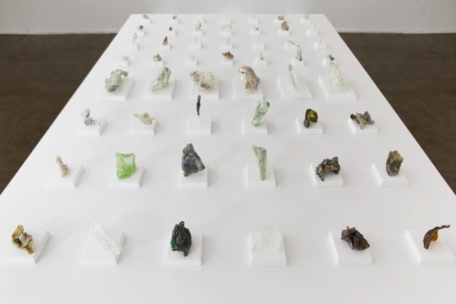 Philip Topolovac Bodenproben, 2010 Sammlung von Glasfundstücken aus Berlin Größe variabel Philip Topolovac Bodenproben, 2010 Sammlung von Glasfundstücken aus Berlin Größe variabel