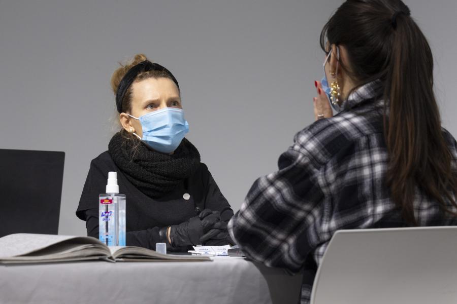 Karolina Żyniewicz: Signs of the Times, interview at Coalesce Center for Biological Art, Buffalo, 2024 , photo: Ligia Sato