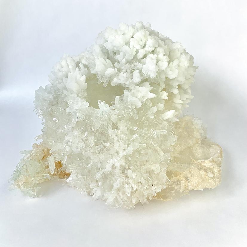 Luz Peuscovich, "Cocoon", crystal produced by the artist, 30 x 40 x 25 cm, 2021 Luz Peuscovich, "Cocoon", crystal produced by the artist, 30 x 40 x 25 cm, 2021