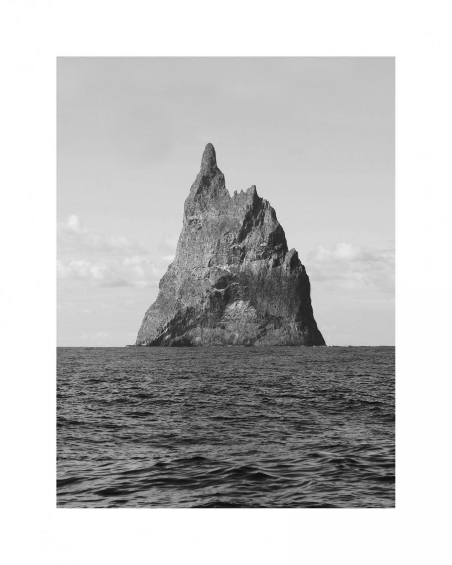 Erik Niedling Untitled # 05, 2014 From the series Pyramid Mountain Photographs / Inkjet-Print on baryt paper, 30 x 24 cm Courtesy Exile, New York / Berlin Erik Niedling Untitled # 05, 2014 From the series Pyramid Mountain Photographs / Inkjet-Print on baryt paper, 30 x 24 cm Courtesy Exile, New York / Berlin