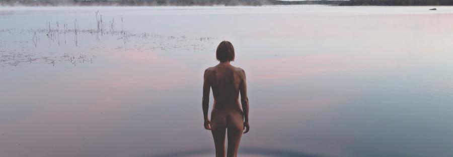 Werkabbildung: Elina Brotherus, The Black Bay Sequence, 2010, HD video, 16:9, ohne Ton, Filmstill, 60’12“. Courtesy of the artist and Gallery Taik Persons Werkabbildung: Elina Brotherus, The Black Bay Sequence, 2010, HD video, 16:9, ohne Ton, Filmstill, 60’12“. Courtesy of the artist and Gallery Taik Persons