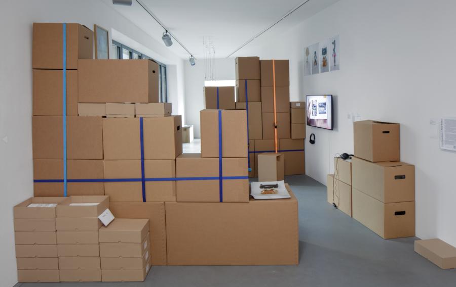 installation view Die Decke hat Ein Loch installation view Die Decke hat Ein Loch