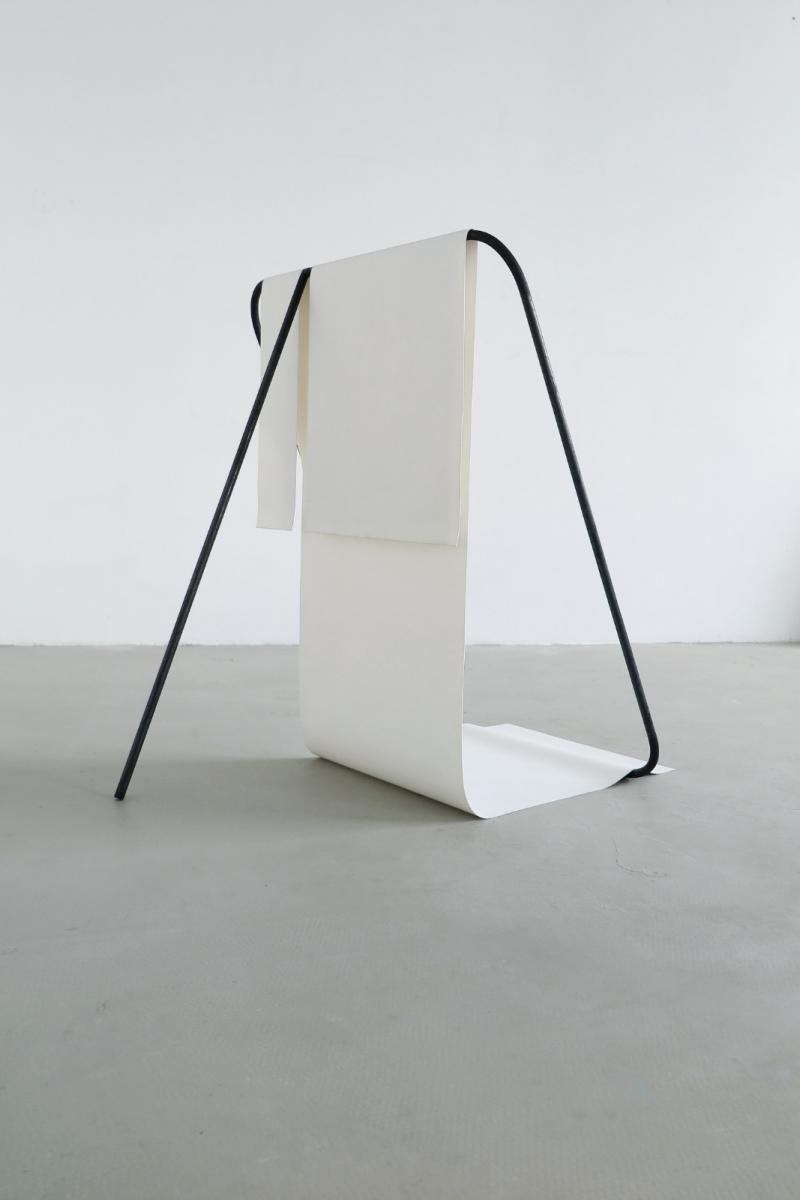 Stef Heidhues Untitled (frames. twin. white), 2020 steel, silicone mat 82 x 69 x 82 cm courtesy Galerie EIGEN + ART Leipzig/Berlin