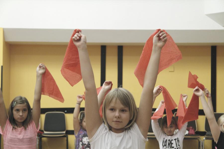 Anna Till & Juliane Schmidt, Inscribed Rituals - Bodies in Politics. Pioneers of Marzahn, Workshop, 2014, Photo: Juliane Schmidt Anna Till & Juliane Schmidt, Inscribed Rituals - Bodies in Politics. Pioneers of Marzahn, Workshop, 2014, Photo: Juliane Schmidt