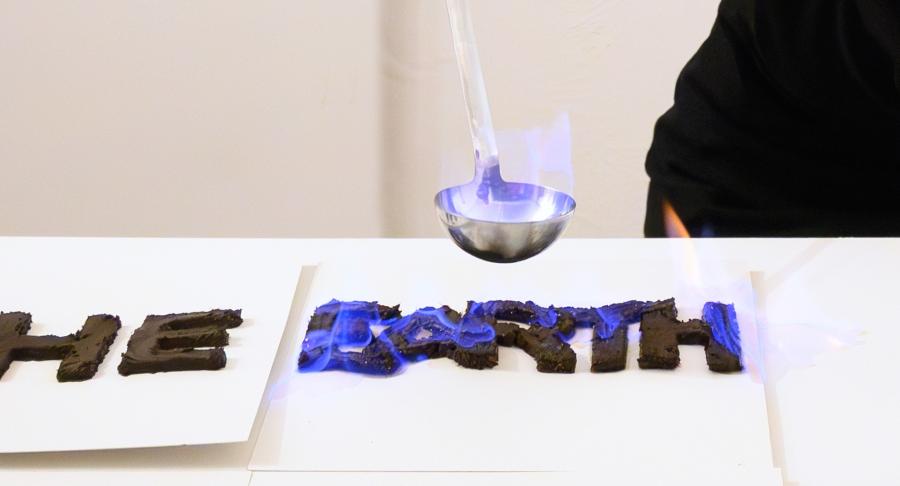Anja Fiedler: Eating the Earth, Performance, 2024 Anja Fiedler: Eating the Earth, Performance, 2024
