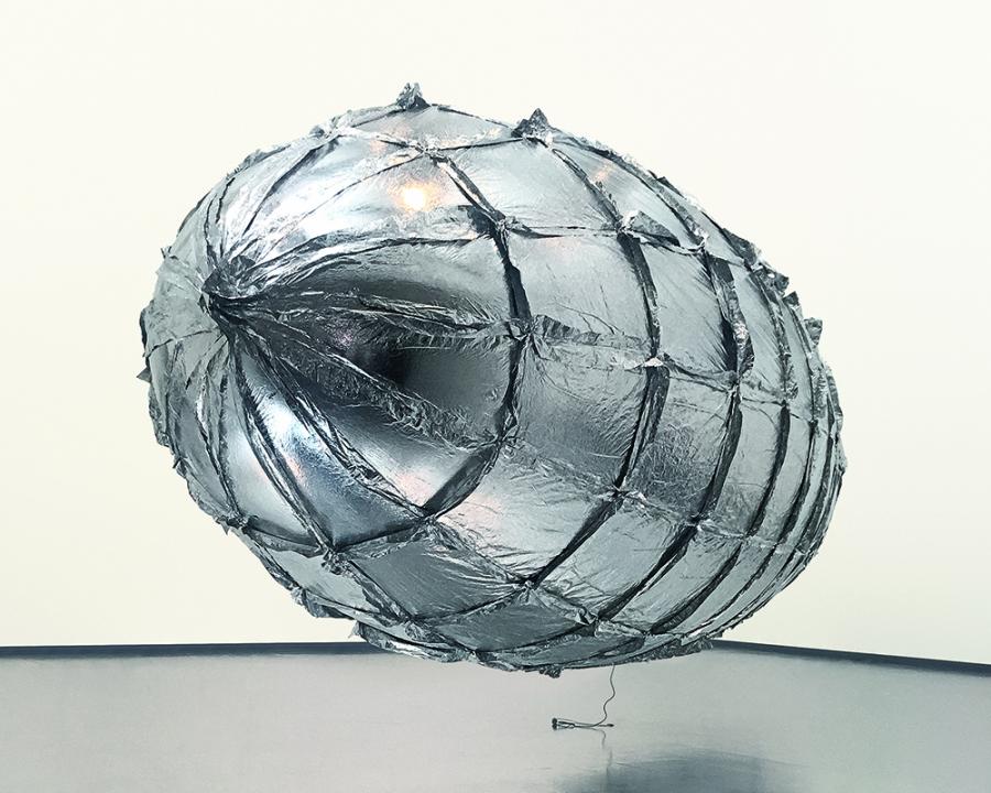 Lee Bul, „Willing To Be Vulnerable“, 2015–2016, Installation view Hayward Gallery, 2018, photo: Maxie Fischer, photo courtesy: Gropius Bau