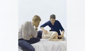 Tim Eitel La Séance, 2021 Oil and egg tempera on canvas 240 x 195 cm courtesy Galerie EIGEN + ART Leipzig/Berlin