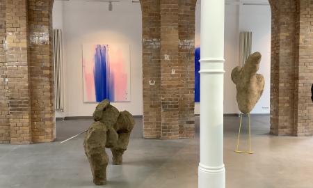 installation view unterm Lederhimmel